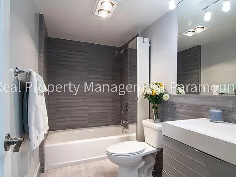 2700 Cahuenga Blvd E #1306 — Photo 10