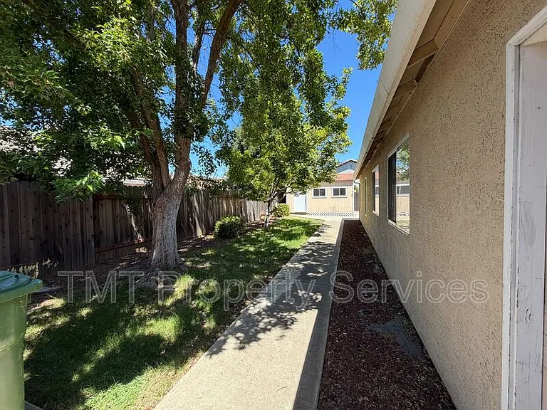 6413 Noble House Ct — Photo 2