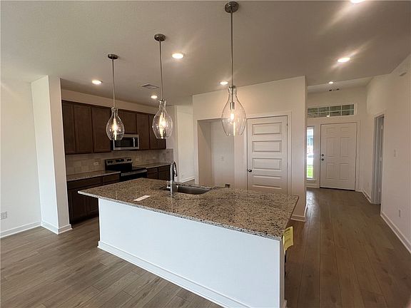 5th image of 1927 Sebright Dr