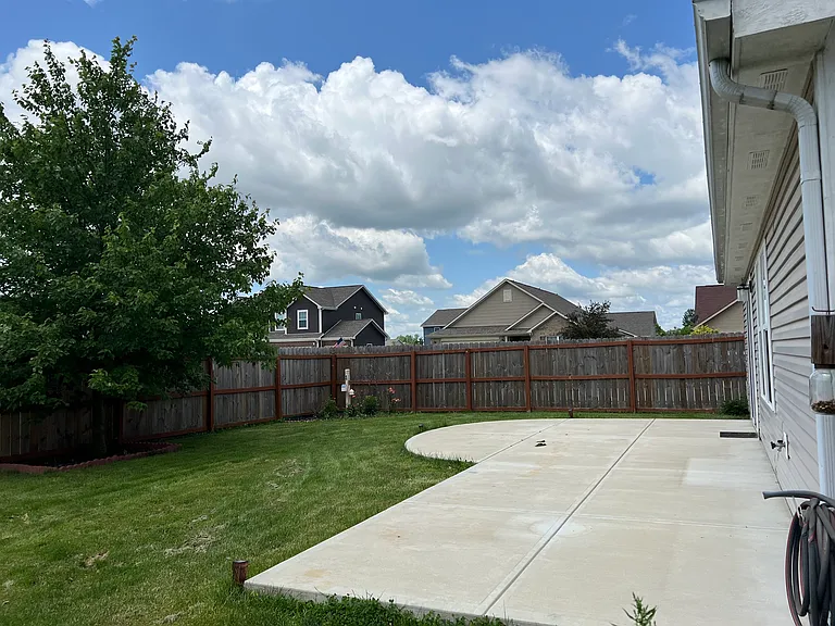 2201 Schoolmarm Dr — Photo 3