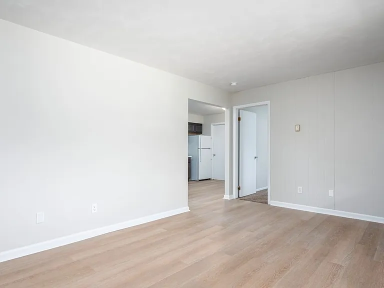 Lakewood Apartments — Photo 39