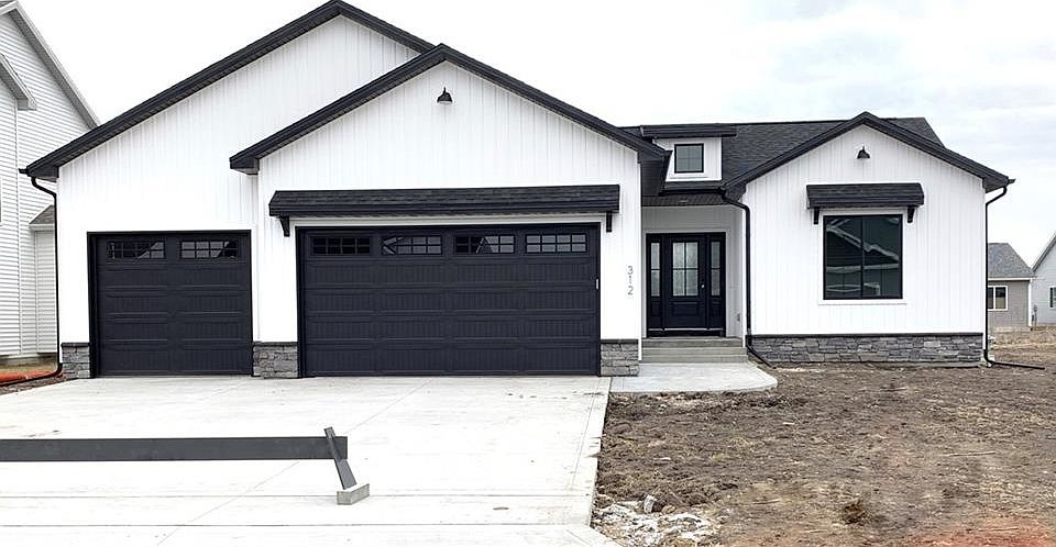 1st image of 312 Summit Cir NW