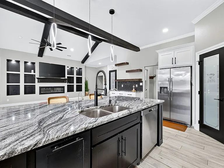 8619 La Jolla Dr — Photo 17