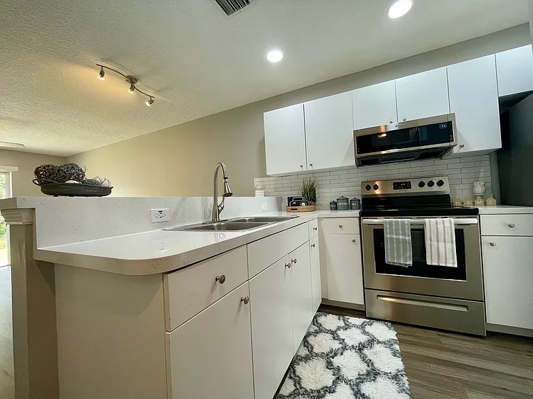Village Park Townhomes | 2 & 3 Bedroom Apartments in Lady Lake, FL — Photo 45