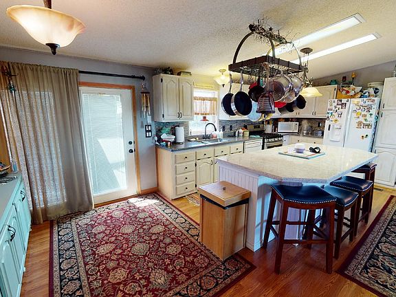 3rd image of 509 Budd Ave