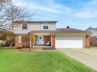 4105 Grange Rd, Trenton, MI 48183