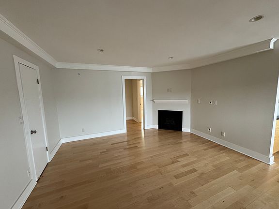3rd image of 3131 S Canfield Ave APT 105