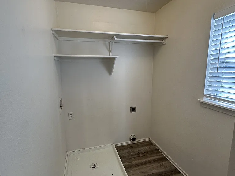 114 Davis Ave #102 — Photo 12
