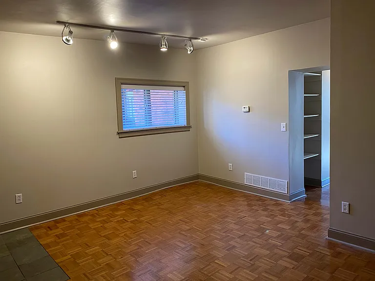 1233 Filson St #1 — Photo 8