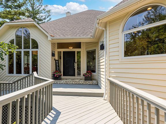 4th image of 3693 Woodstone Dr