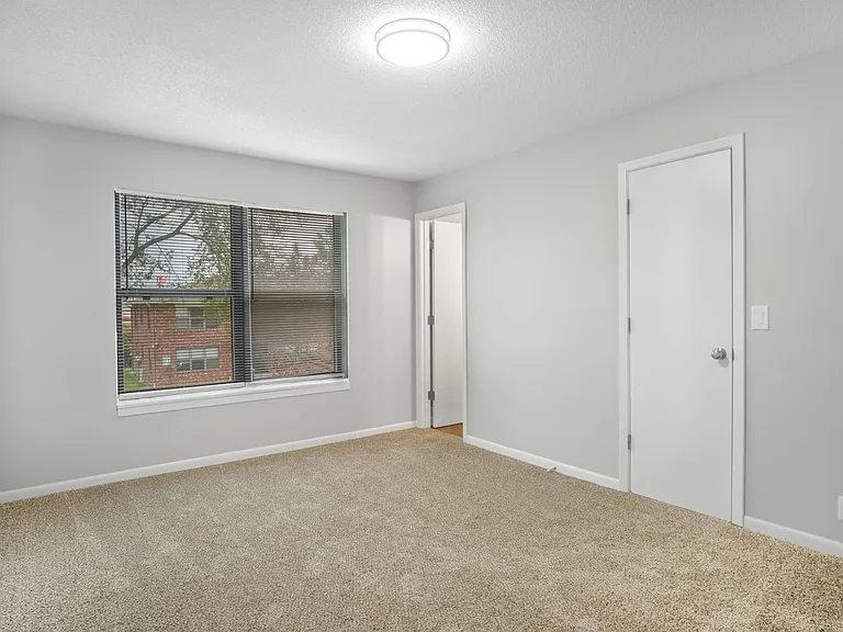 Hillside Apartments — Photo 35