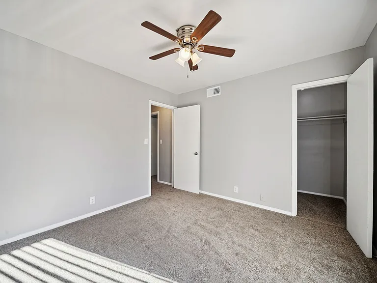 Beautiful Apartments in the heart of Brookside — Photo 36