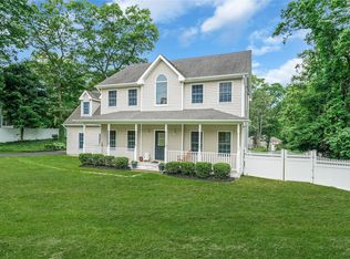 10 Jackson St, Nesconset, NY 11767