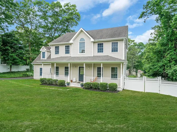 10 Jackson Street, Nesconset, NY 11767