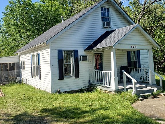3rd image of 803 Pine Ave