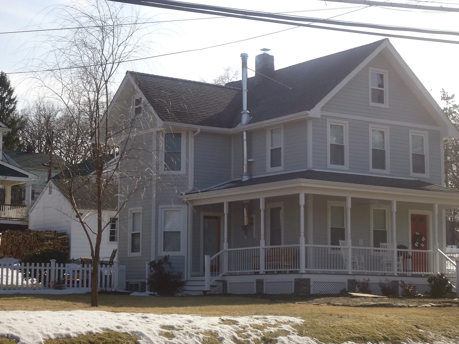 236 W Main St photo 1