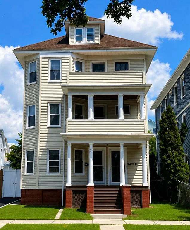 3 bed, 1286 sqft, $1,850 — Photo 1