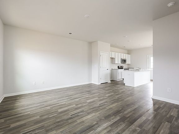 5th image of 102 Pendleton Pl