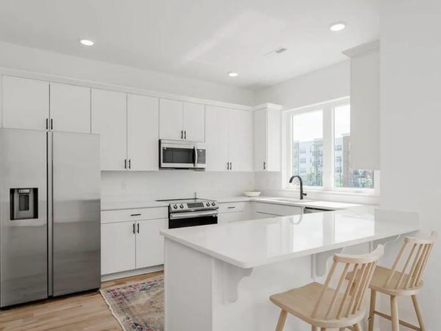 4 bed, 2132 sqft, $2,700 — Photo 4