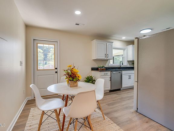 5th image of 360 Brentwood Dr
