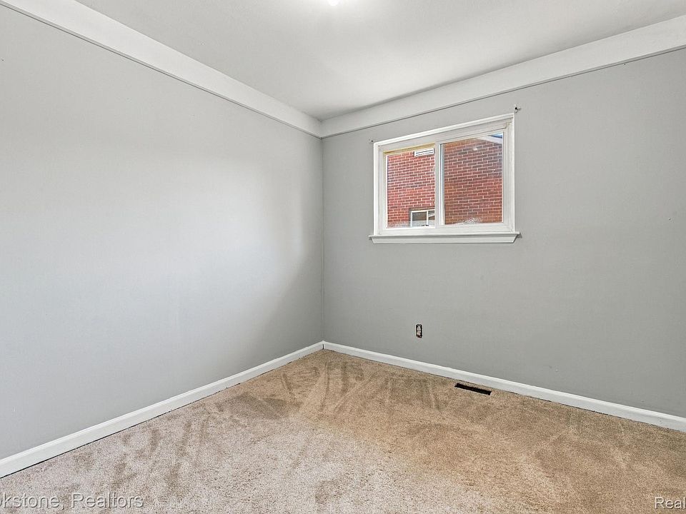 35531 Little Mack Ave, photo 12