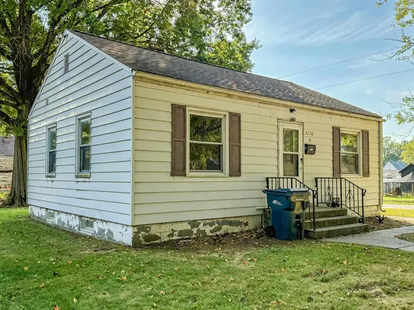 2230 S 3rd St, Burlington, IA 52601