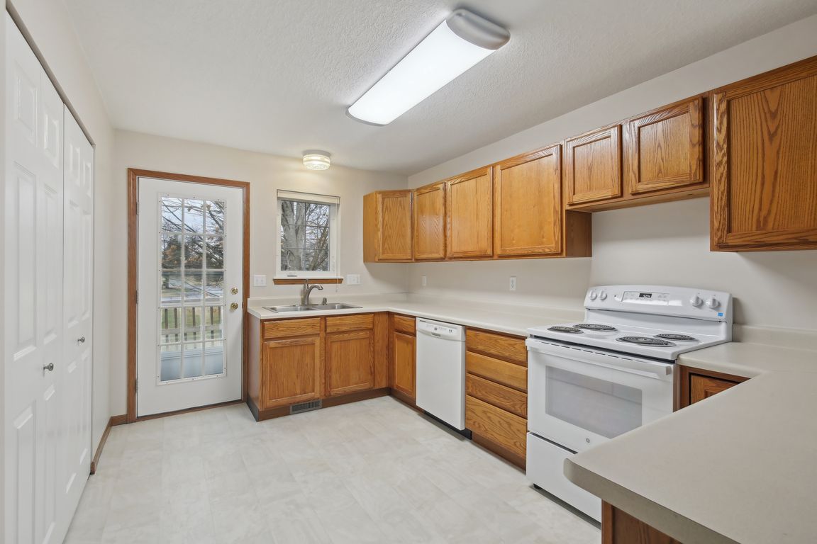 Stillwater Dr-007.jpg