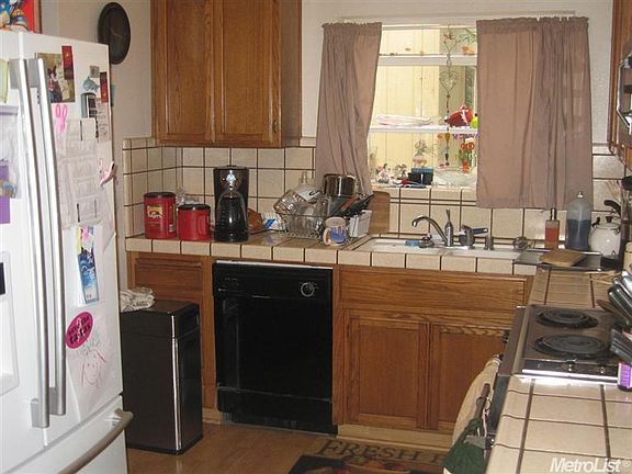 3rd image of 1011 Camphor St