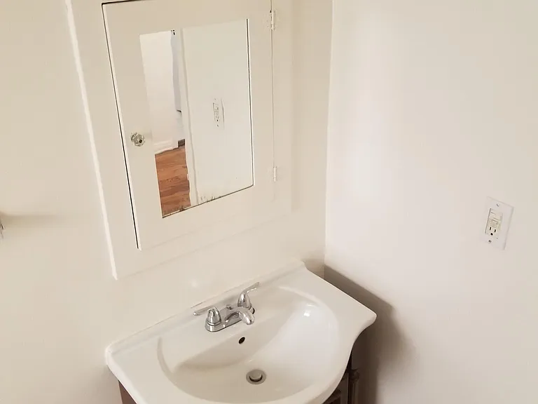 614 S Cloverdale Ave #7 — Photo 16