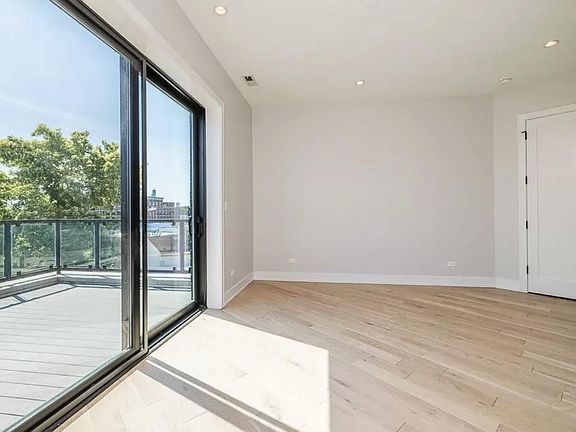 5th image of 2034 N Avondale Ave #3N