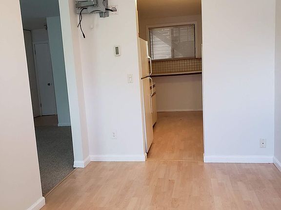 3rd image of 305 Drew Ln