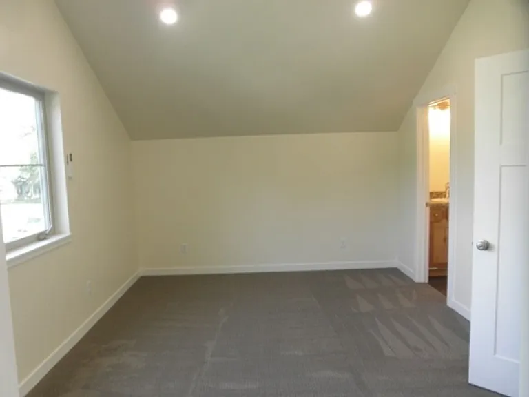1413 Defoe St — Photo 16