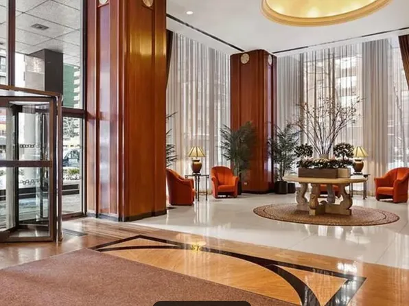 300 East 40th Street image 9 of 16