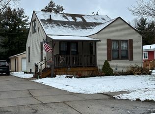 908 N Main St, Three Rivers, MI 49093