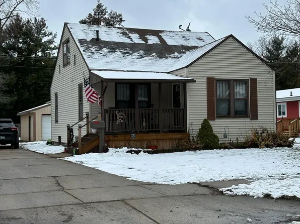 908 N Main St, Three Rivers, MI 49093