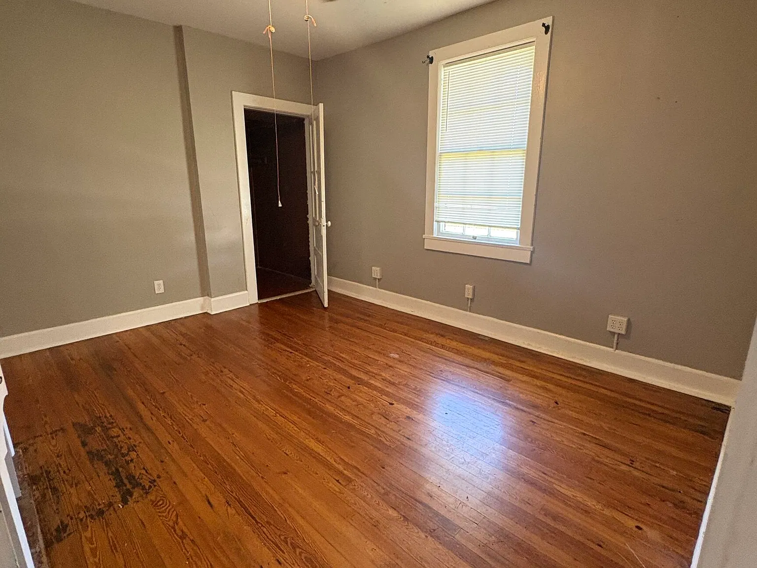 2 bed, 1.0 bath, 1222 sqft, $1,250 — Photo 2
