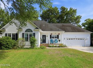 406 Neptune Drive, Cape Carteret, NC 28584