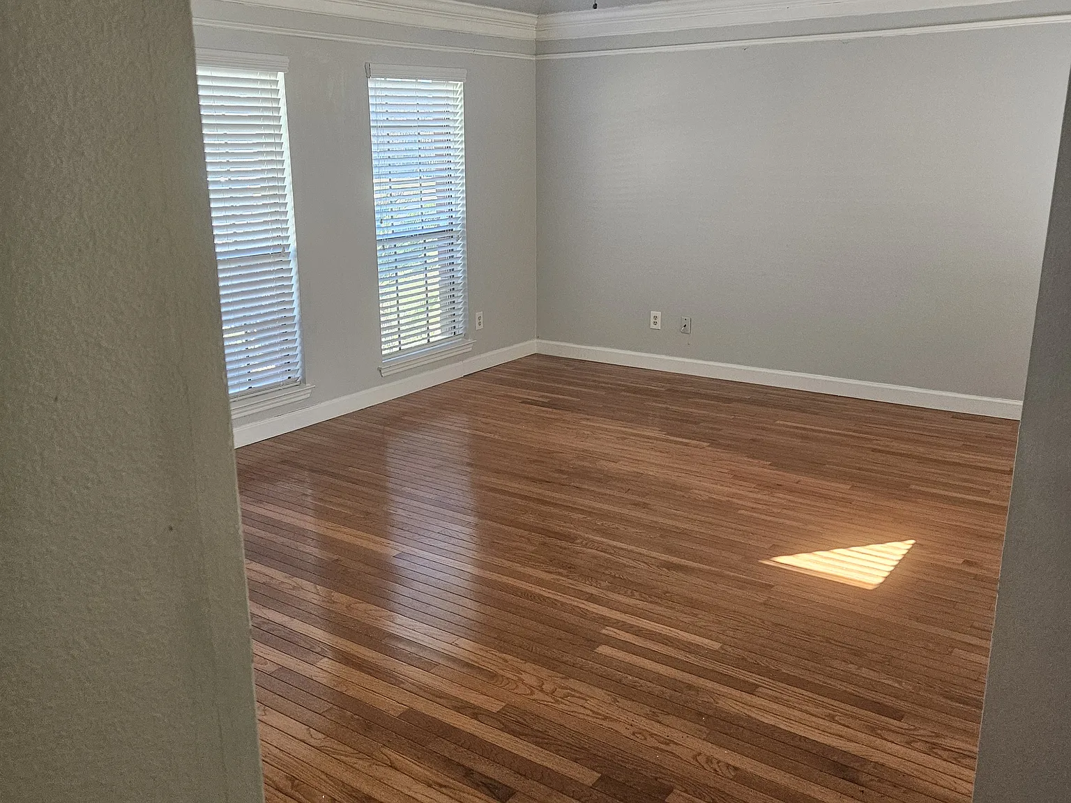 4 bed, 2516 sqft, $2,500 — Photo 4