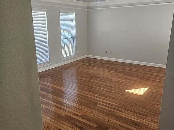 4th image of 2423 Manorwood St