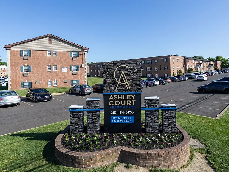 Ashley Court Apartments — Photo 5