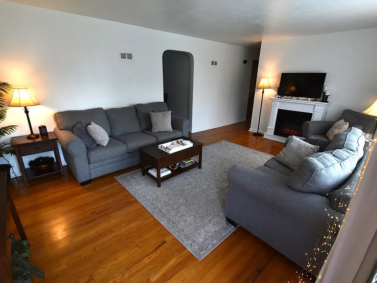 1709 Cornell Rd — Photo 2
