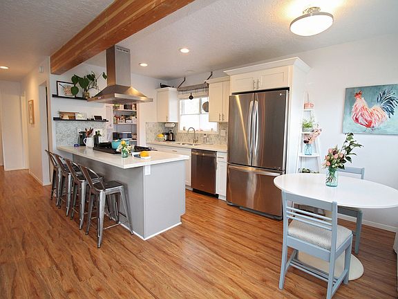 5th image of 205 NE 79th Ave