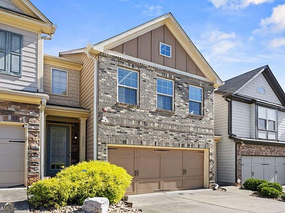 3rd image of 2296 Thackery Rd