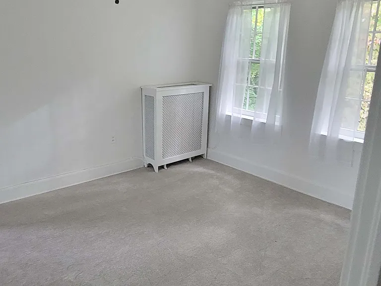 16 Farrell St #4 — Photo 4