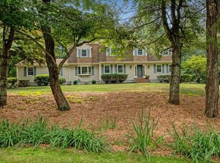 18 Algonquin Rd, Medfield, MA 02052