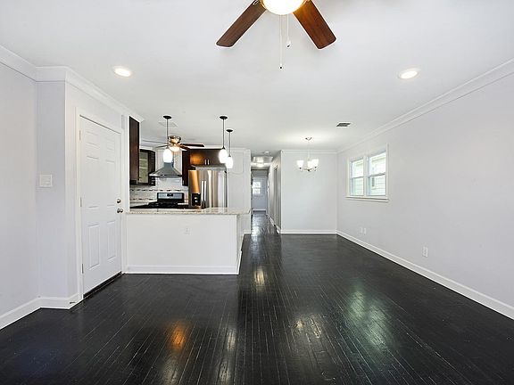 4th image of 87 Waverly St #1