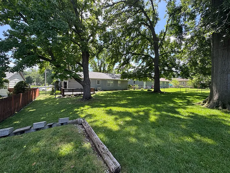 121 NW 6th St — Photo 10