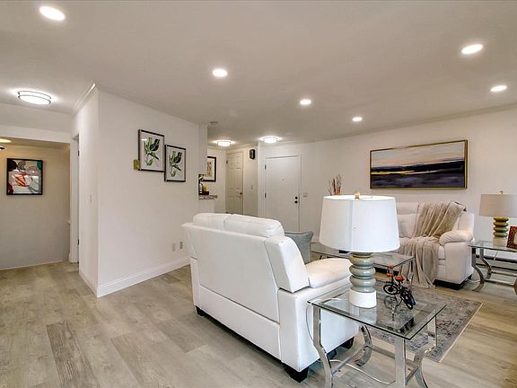5th image of 3534 Flora Vista Ave