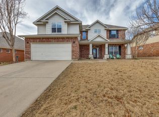 909 Dogwood Dr, Burleson, TX 76028