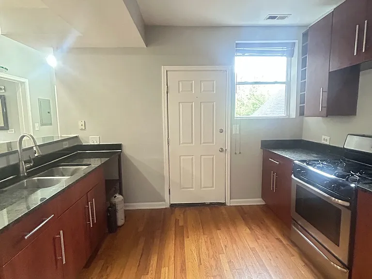 9118 S Dauphin Ave #2E — Photo 1